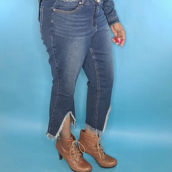 Women Cropped Frayed Leg Dark Jeans Blue Size 32" - Picture 2 of 3